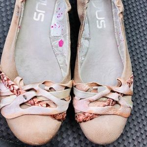 Mjus “dancer flower,” genuine leather shoes